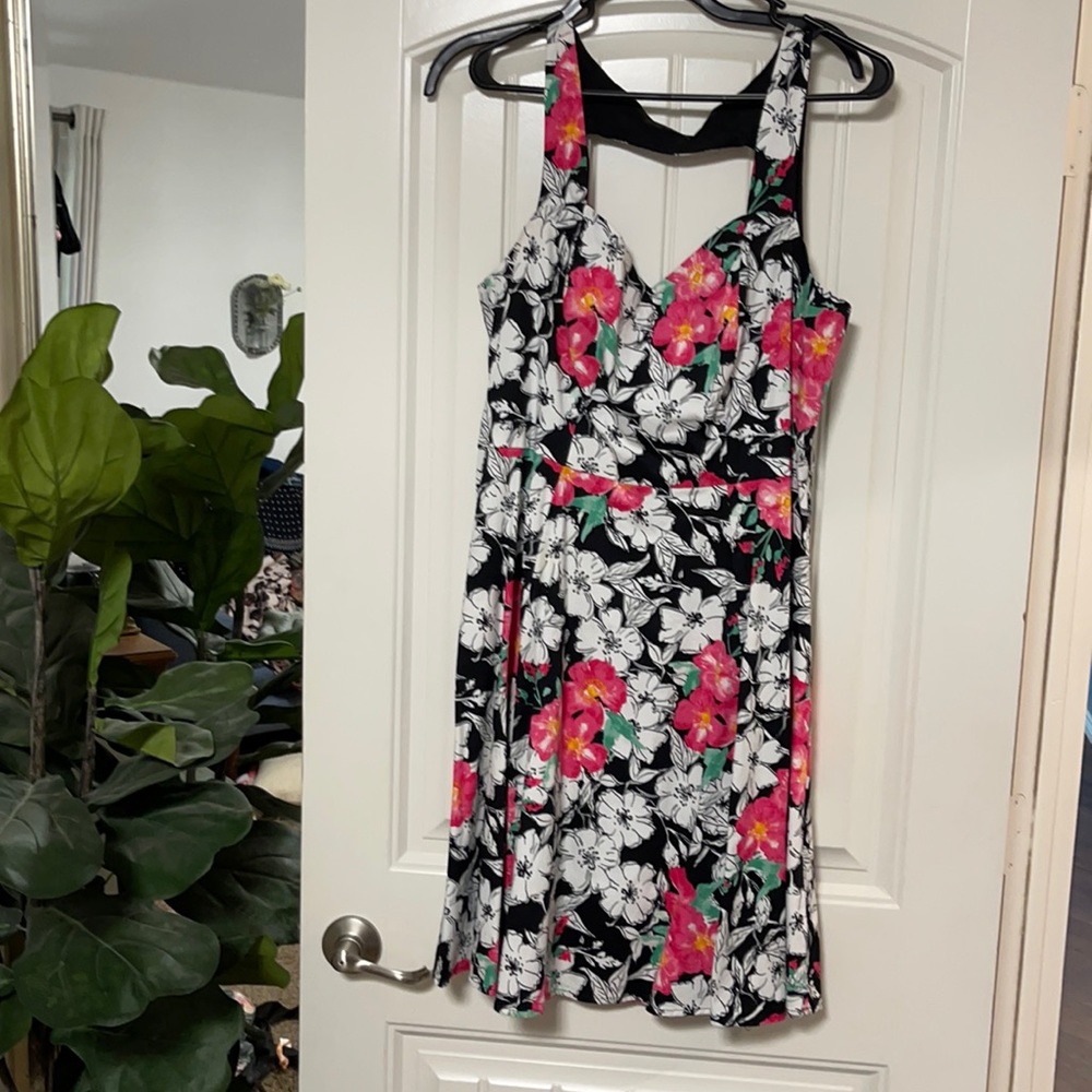 Super cute structured size 14 summer dress torrid